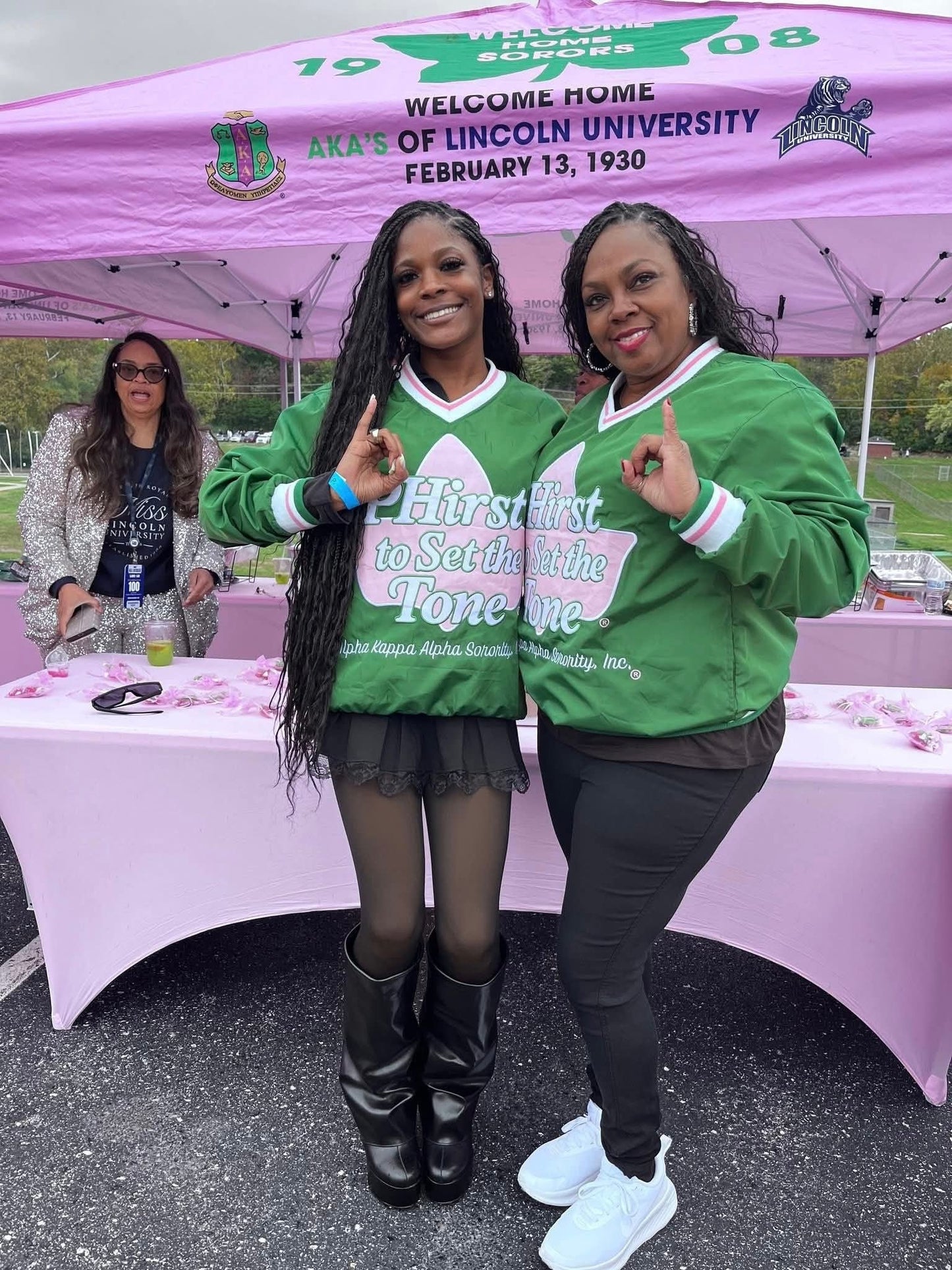 💕💚 PHirst to Set the Tone Windbreaker 💚💕